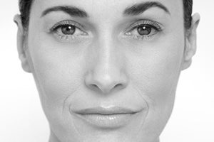 أنواع البشرة العادية الجافة الدهنية والمختلطة Eucerin