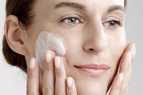 الروتين اليومي للعناية ببشرة الوجه Eucerin