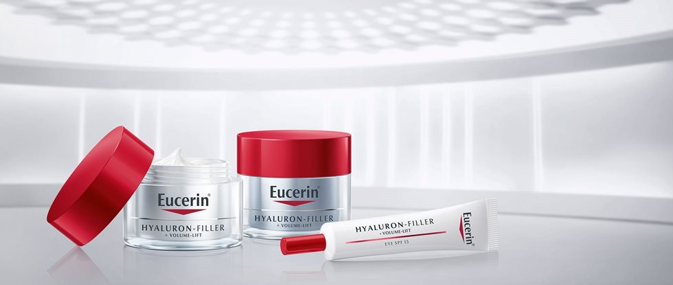 علماء Eucerin في المختبر