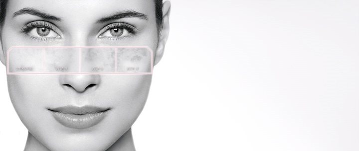 عارض أزياء يستخدم مصحح للبقع على بقع داكنة
